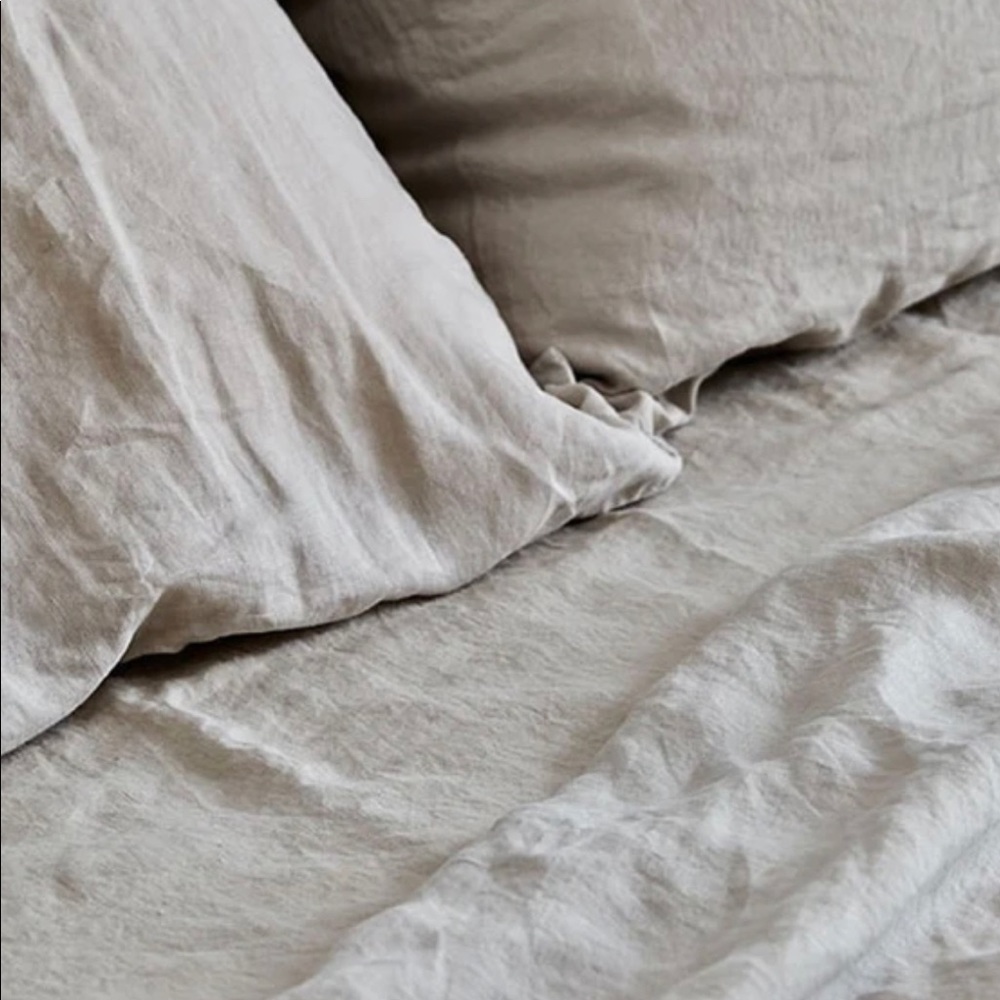 INBED single fitted sheet in dove grey 100% linen